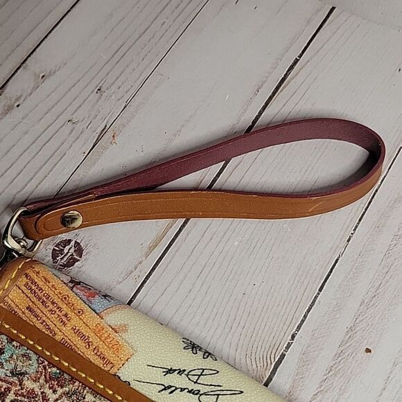 Dooney & Bourke 40th Anniversary Walt Disney Parks World Wristlet - Picture 13 of 17